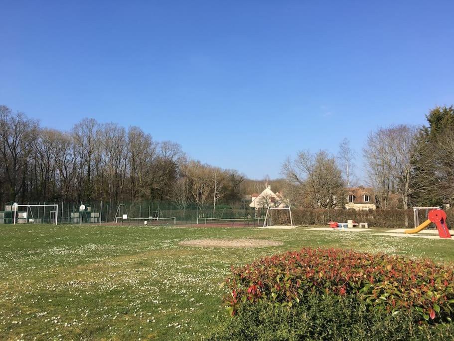 Gite D'Etape Du Tilleul, 4-8 Personnes La Celle-les-Bordes Exterior photo